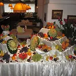 فندق Hotel Corona 3*
