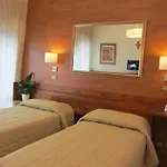 Hotel Corona فندق 3*