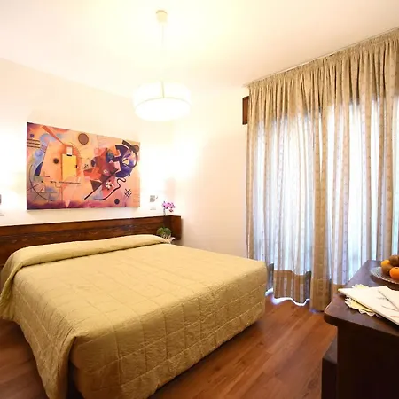 Hotel Corona فندق فال دي زولدو