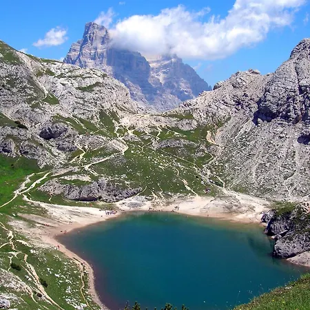 Hotel Corona فندق 3*