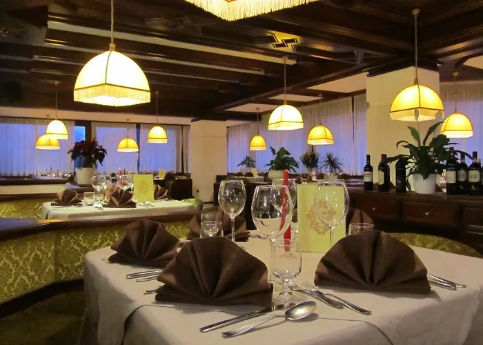 Hotel Corona فندق 3*