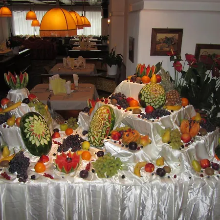Отель Hotel Corona 3*